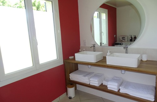 Bren Villa | Discover UN Bren DE Bonheur: Poolside Retreat & Spa