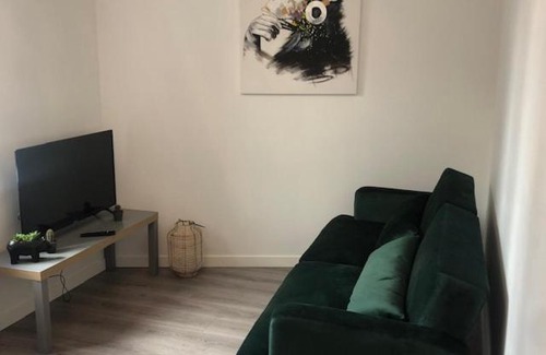 Saint-Roch - Badouillere - Chavanelle Apartment | Green Oasis in the Heart of St Etienne - Family Friendly