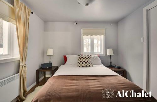 Saint-Raymond Ski Chalet | Cozy Retreat for Couples at Un coin pour deux Hotel