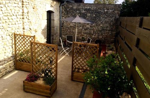 Beaune-la-Rolande House | Experience Un Figuier dans notre Jardin with Ocean Views