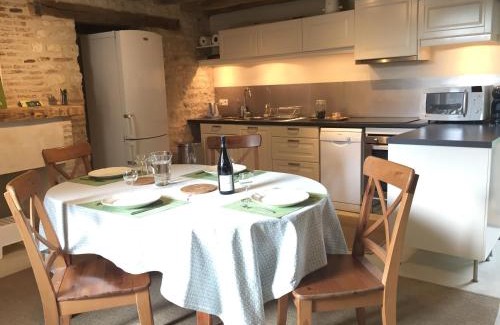 Beaune-la-Rolande House | Experience Un Figuier dans notre Jardin with Ocean Views