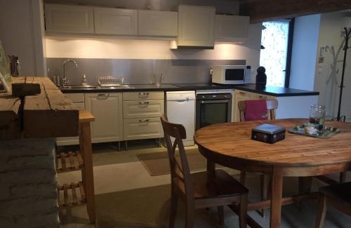 Beaune-la-Rolande House | Experience Un Figuier dans notre Jardin with Ocean Views