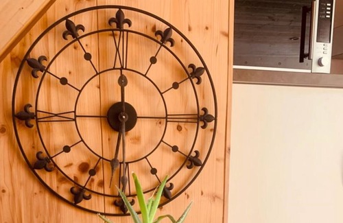 Saint-Andre-de-Lidon House | Welcoming Oceanfront Retreat: Les Charmines Awaits You