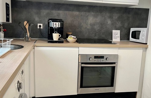 Nevers Apartment | Relax at Un Goût de Liberté with Spa and Breakfast Options