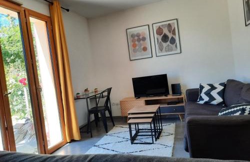 Cheptainville Apartment | Inviting Maison Cheptainville with Terrace and Green Views