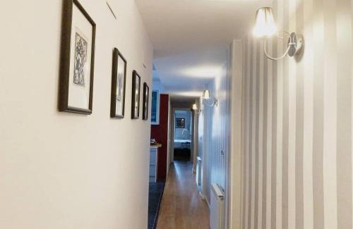 El Gancho Apartment | Discover Comfort at La Casa de Ion - Central Location