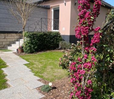 Samois-sur-Seine House | Discover Un Jardin en Forêt: Family-Friendly Retreat