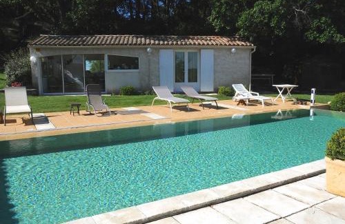 Eguilles House | Experience Un Lit en Provence with Ocean Views & Pool