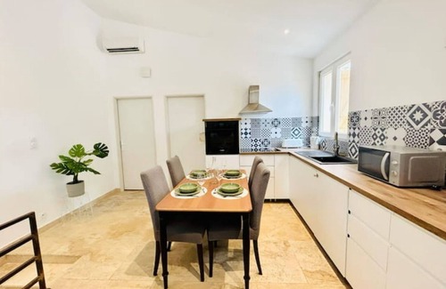 Cavillargues House | Peaceful Loft Retreat for Family Vacations & Pet Lovers
