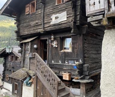 Lauenen Bei Gstaad Ski Chalet | Discover Un Nid au Paradis: Oceanfront Family Retreat