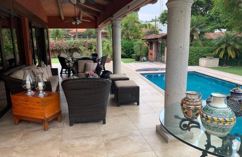 Cocoyoc House | Tranquil Family Retreat with Pool and Pet-Friendly Amenities