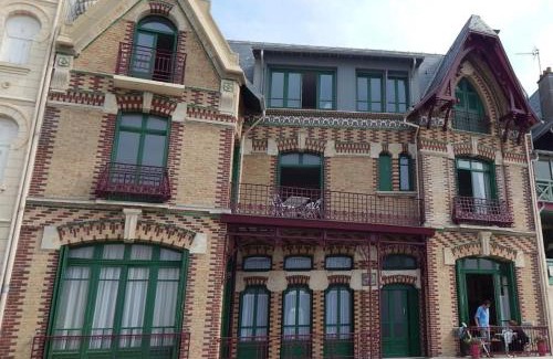 Mers-les-Bains Apartment | Idyllic Oceanfront Retreat at Un Petit Bout de Mers