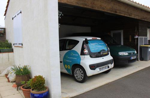 Saint-Maixent-sur-Vie House | Charming Retreat in Saint-Gilles - Child-Friendly Escape