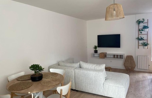 Hautvillers House | Cozy Retreat Under the Rooftops - Guest Rated 9.3/10