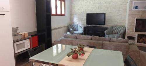 Ivrea Apartment | Relaxing Apartment Steps from the City Center with Breakfast