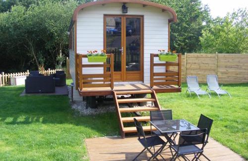 Saint-Etienne-au-Mont House | Experience a Relaxing Stay at la Roulotte with Ocean Views