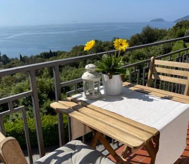 San Terenzo Apartment | Oceanfront Bliss at UN SOGNO NEL GOLFO DEI POETI