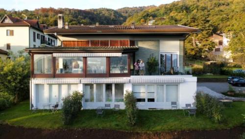 Carciano Apartment | Lakefront Escape: Un sogno sul lago Home Relax Awaits