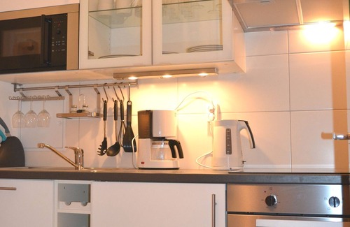 Kaisermuhlen Apartment | Cozy Un-vic U-bahn Apartment with Family-Friendly Amenities