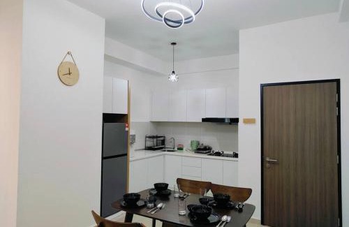 Malacca City Apartment | Cozy House Near Jonker with Ocean View & Pool Access