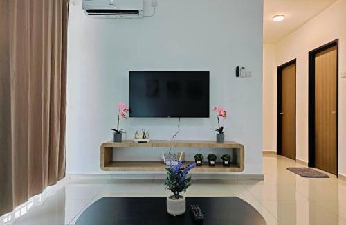 Malacca City Apartment | Cozy House Near Jonker with Ocean View & Pool Access