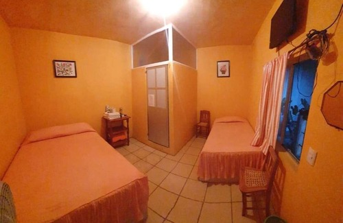 Xilitla Hotel | Budget-Friendly Stay at Una Estrella Casa de Huéspedes