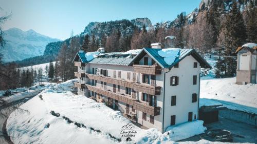 Cortina d'Ampezzo Apartment | Experience Una Perla a Cortina: Pet-Friendly Comfort