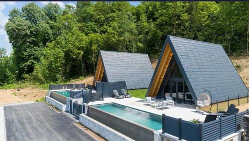Mali Radic Villa | Discover UNA RESORT: Pet-Friendly Haven with Ocean Views