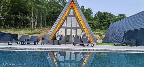 Mali Radic Villa | Discover UNA RESORT: Pet-Friendly Haven with Ocean Views