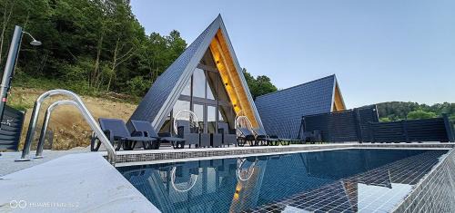 Mali Radic Villa | Discover UNA RESORT: Pet-Friendly Haven with Ocean Views