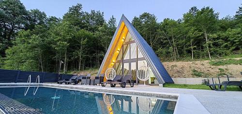 Mali Radic Villa | Discover UNA RESORT: Pet-Friendly Haven with Ocean Views