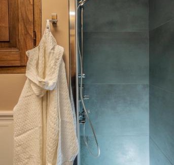 Centro Storico Nord House | Family-Friendly Stay at Una Stanza in Carmine - Rated 9.5/10