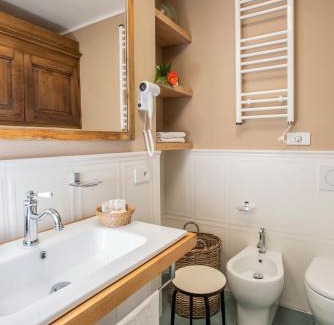 Centro Storico Nord House | Family-Friendly Stay at Una Stanza in Carmine - Rated 9.5/10