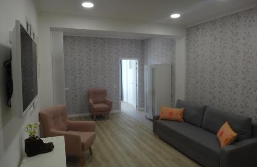 El Pla del Real Apartment | Prime Location for Families and Accessible Travel Needs