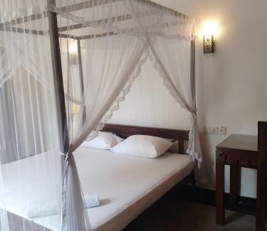 Unawatuna Cabin | Top-Rated Unawatuna Backpacker Lodge with Ocean Views