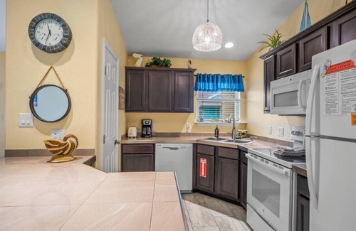 Port Aransas Condo | Premier Port Aransas Getaway Near the Beach with Pool