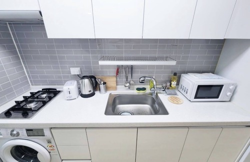 Jamwon-dong Apartment | Unbeatable Location! Only 2 Min Walk from Sinsa Station