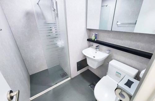 Jamwon-dong Apartment | Unbeatable Location! Only 2 Min Walk from Sinsa Station