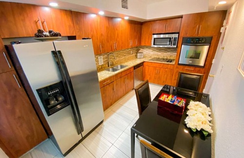 Seybold Condo | Beachfront Bliss: Oceanview Condo with Pool & Game Room