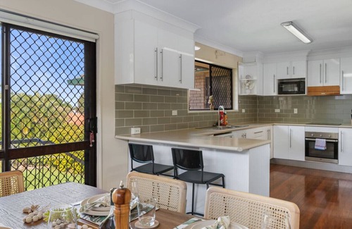 Robertson House | Unbeatable Value | Group/Family | Roomy/Convenient