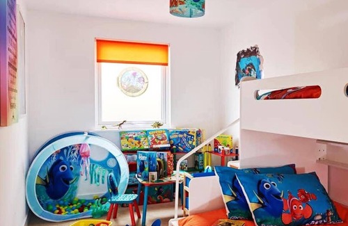 Newquay House | Inviting 10-Bedroom Pool Retreat Near Fistral Beach