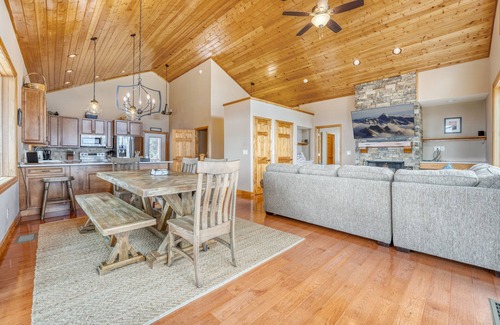 Waynesville Cabin | Unrivaled Ocean Views with Hot Tub & Fireplace Retreat
