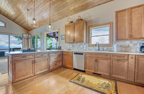 Waynesville Cabin | Unrivaled Ocean Views with Hot Tub & Fireplace Retreat