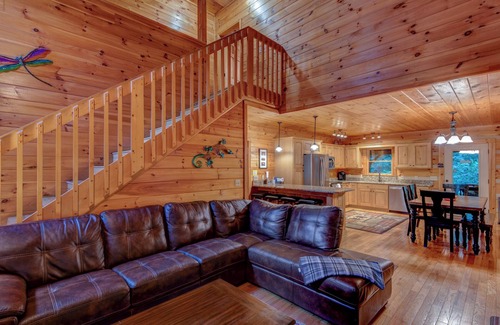Boone Cabin | Relax at Uncle John's Cabin with Hot Tub & Pool Table