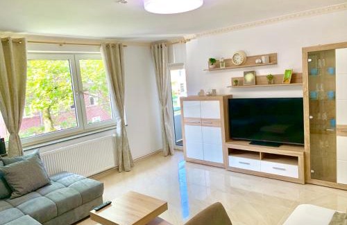Vahrenwald Apartment | Uncle Sam: Family-Friendly Stay with Breakfast Included