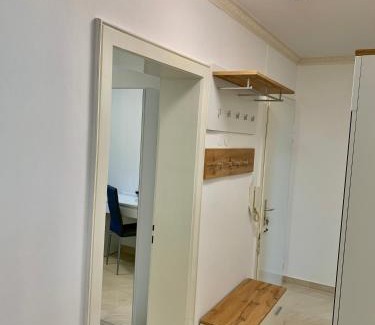 Vahrenwald Apartment | Uncle Sam: Family-Friendly Stay with Breakfast Included