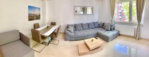 Vahrenwald Apartment | Uncle Sam: Family-Friendly Stay with Breakfast Included