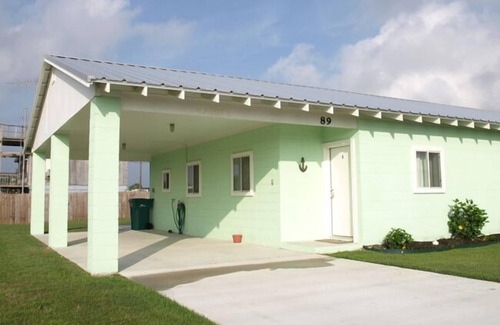 Port O Connor House | Pet-Friendly Oceanfront Retreat at Uncle Woody's #3