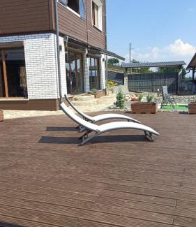 Snidavka House | Explore UnderДіл: Pet-Friendly Oasis with Ocean Views