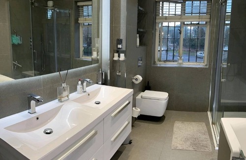 Streatham Hill House | Discover Under the Influence Annex: Ideal for Families